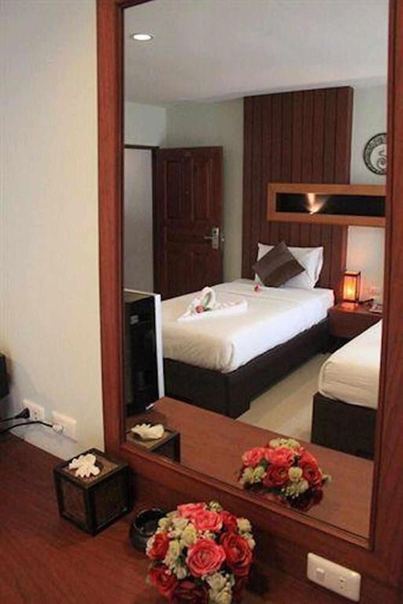 Deva Suites Patong Пхукет Екстер'єр фото