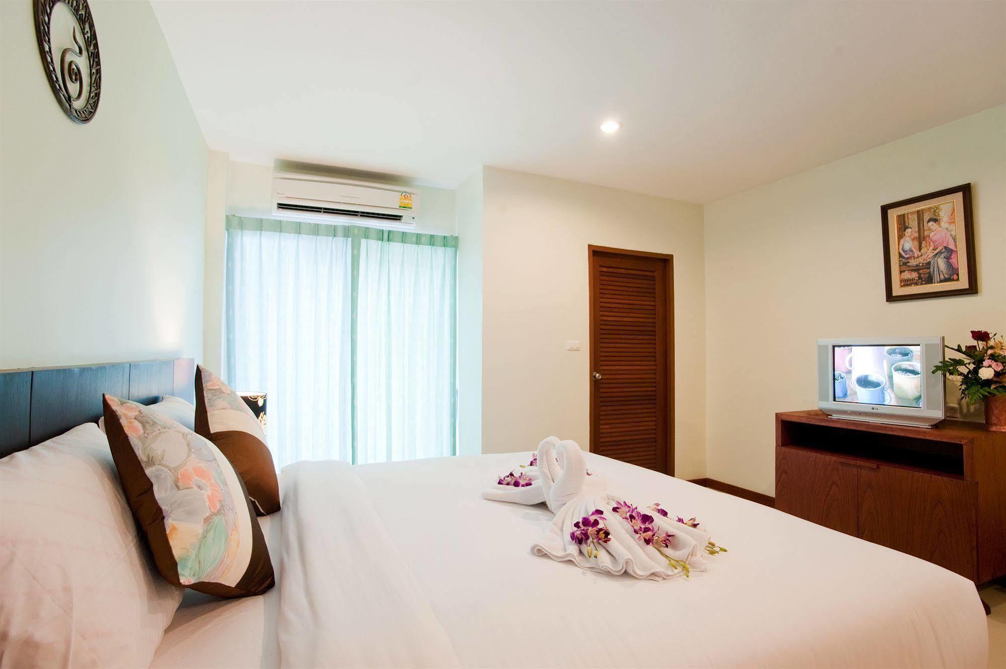 Deva Suites Patong Пхукет Екстер'єр фото